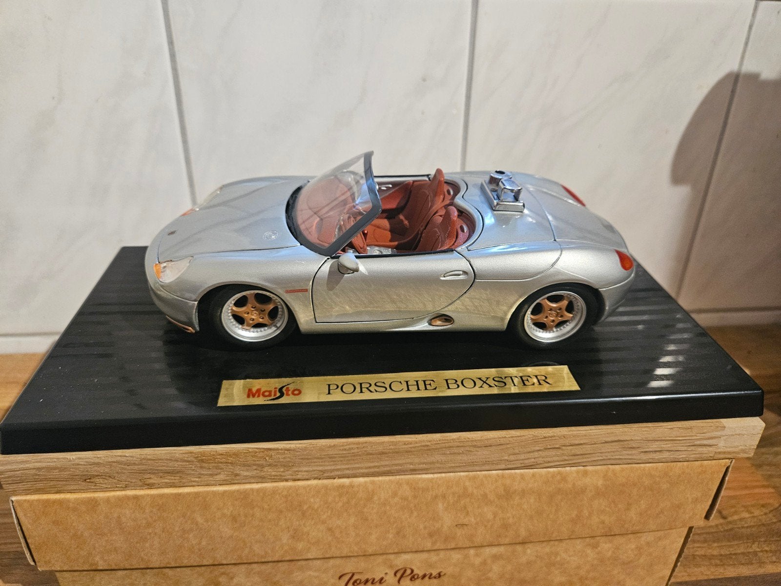 Maisto Porsche Boxster met ingebouwde aansteker in OVP, Hobby en Vrije tijd, Modelauto's | 1:18, Ophalen of Verzenden, Zo goed als nieuw