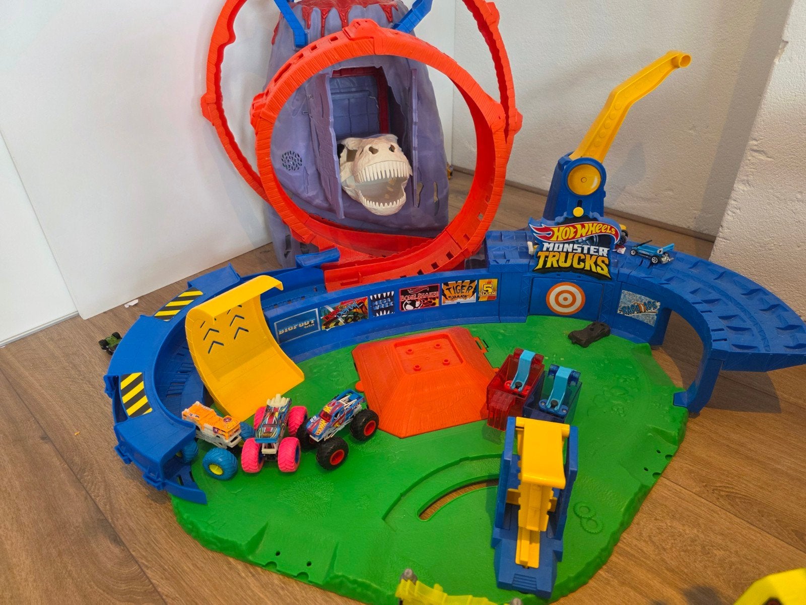 Hot Wheels Monster Trucks Vulkaan Arena Speelset, Ophalen, Zo goed als nieuw