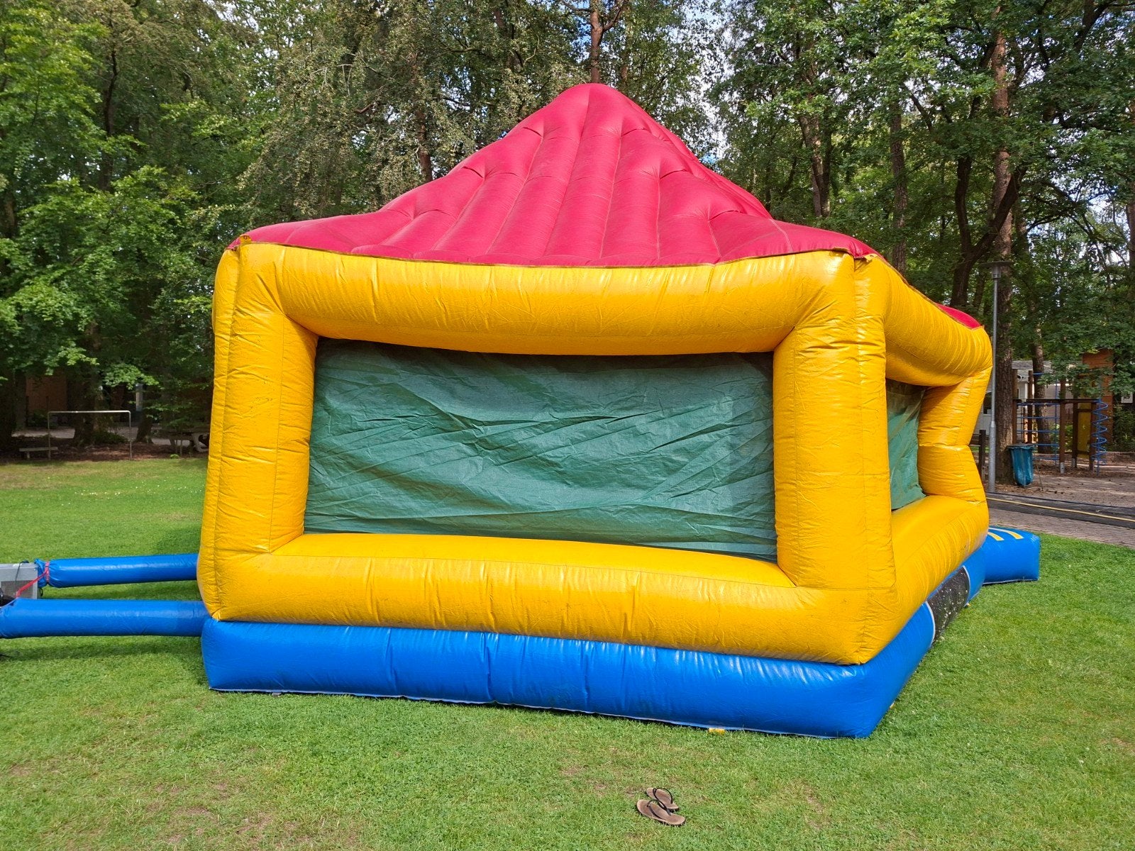 Springkussen 7x7m met dak, voetbaldoel/boarding., Ophalen