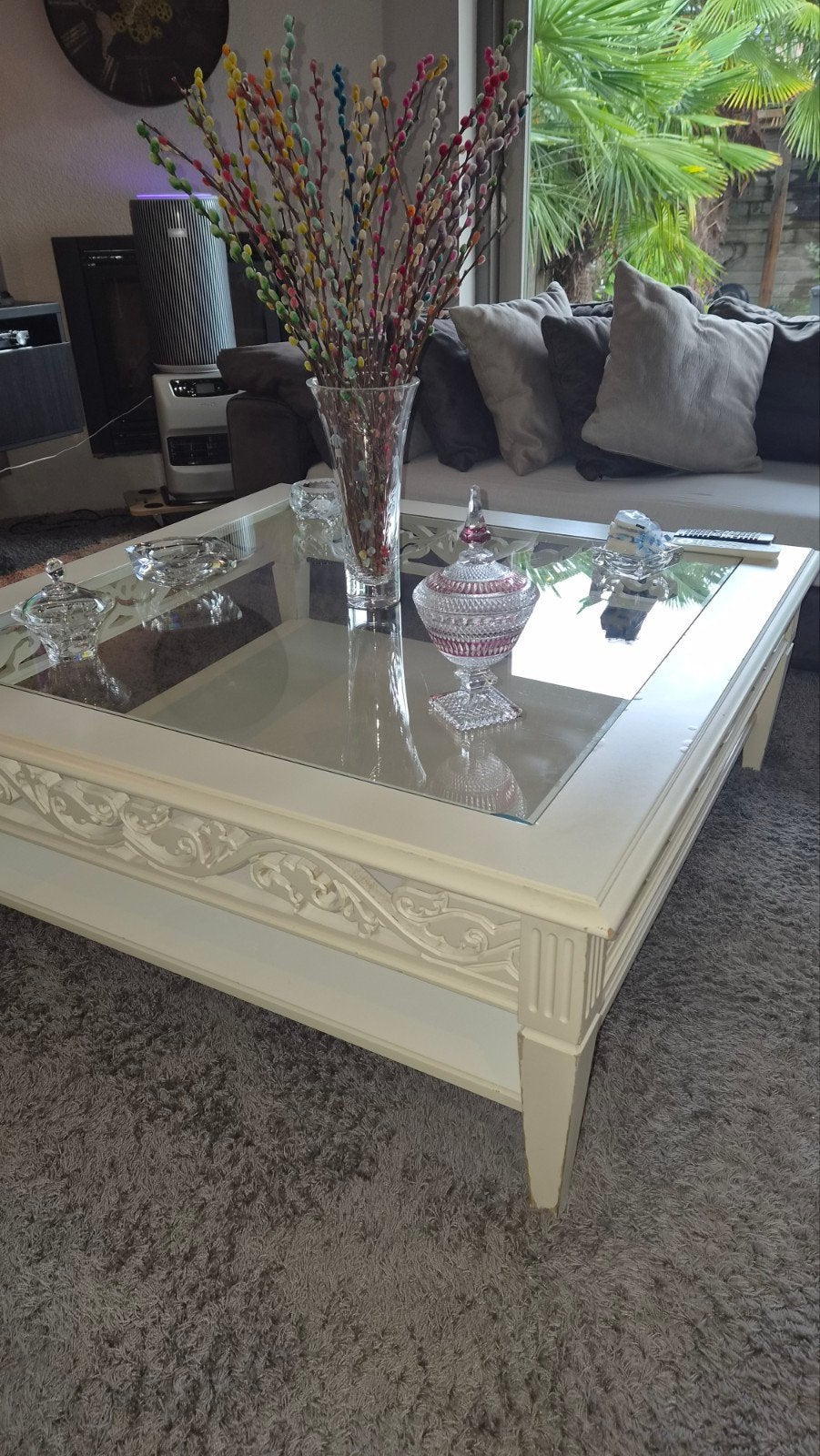 klassieke witte salontafel met glasplaat en houtsnijwerk, Ophalen, Gebruikt, Vierkant, 5 – 50
