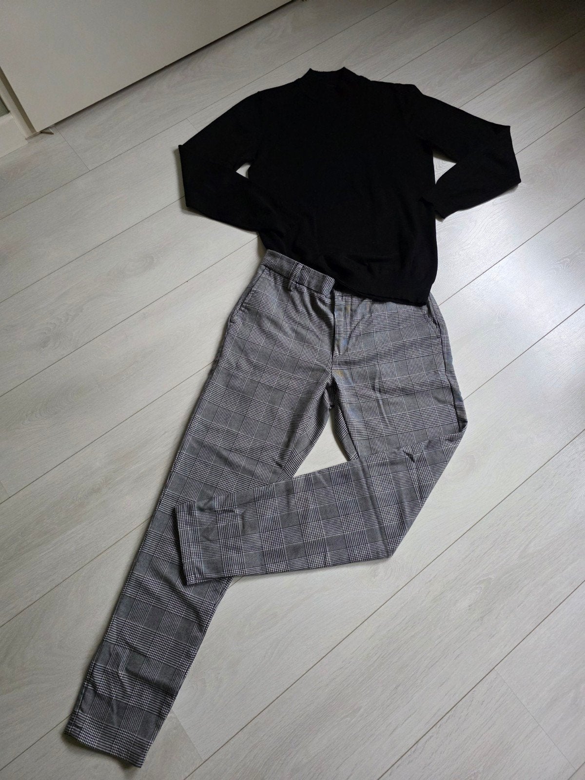 Zwarte trui en geruite broek set s, Kleding | Heren, Ophalen of Verzenden, Zo goed als nieuw, Zwart