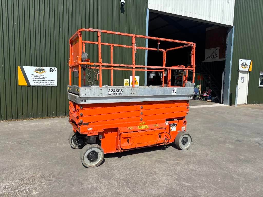 JLG 3246 ES schaar hoogwerker (bj 2010)