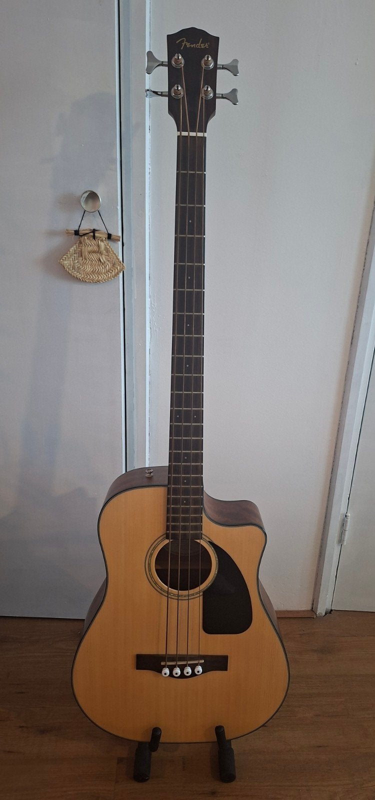 Fender acoustic bass cb100ce nat.
De Fender CB-100CE NAT is, Ophalen of Verzenden