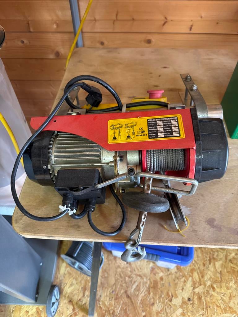 Elektrische takel HSS-B-200 - 100/200kg, Ophalen of Verzenden, Zo goed als nieuw, Elektrisch