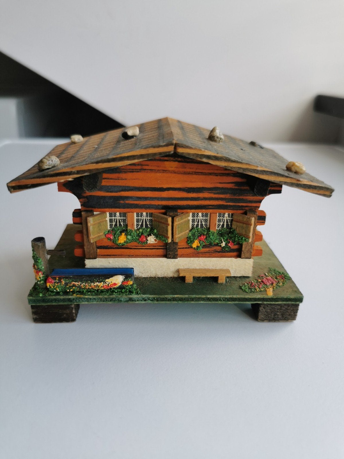 Vintage Zwitsers speeldoosje - Houten chalet - Edelweiss, Ophalen of Verzenden