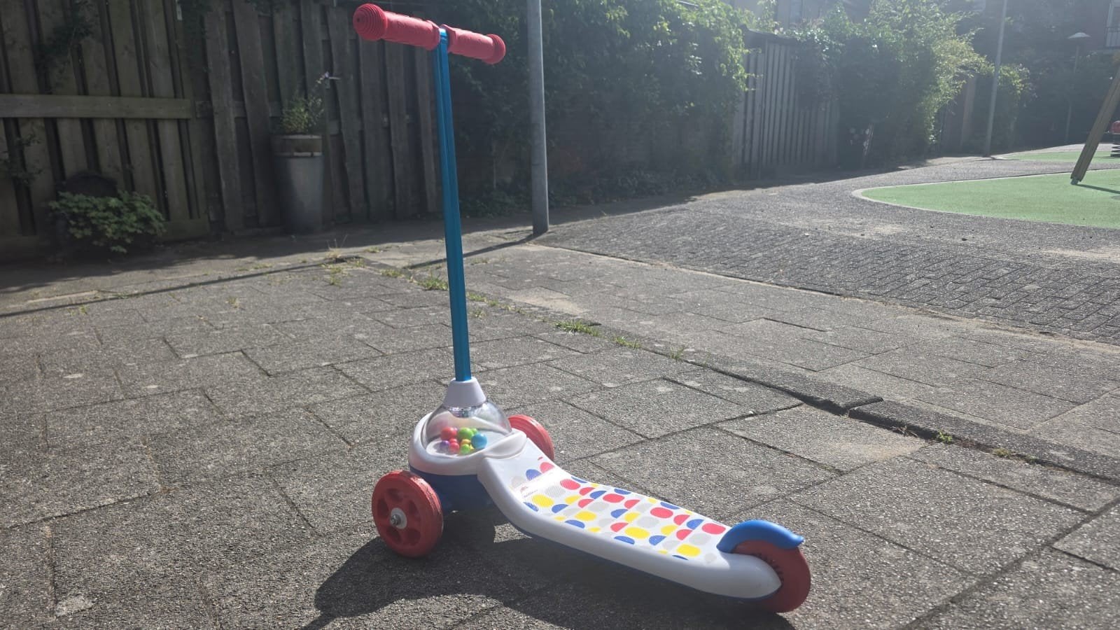 2 leuke Fisher-Price driewieler steppen met balletjes, Ophalen, Gebruikt, Gewone step