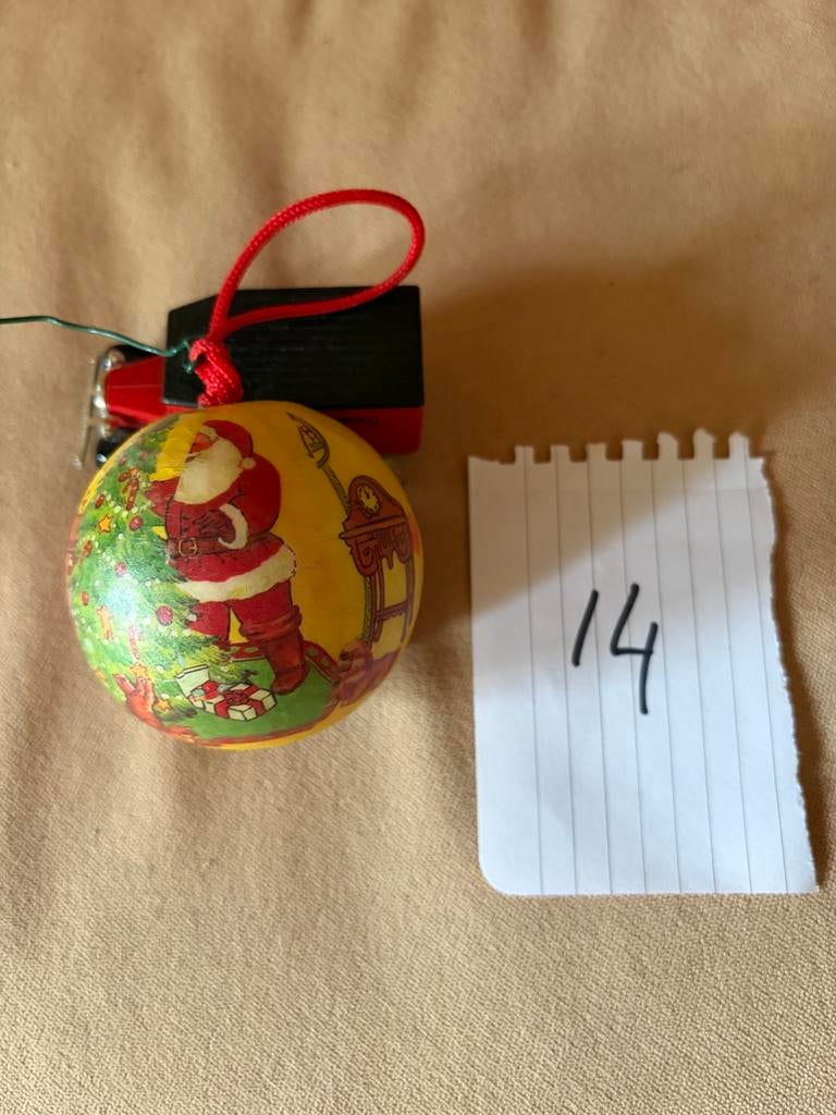 1 kerstbal papier 7 cm kersttrafeel, Diversen, Kerst, Ophalen of Verzenden, Zo goed als nieuw