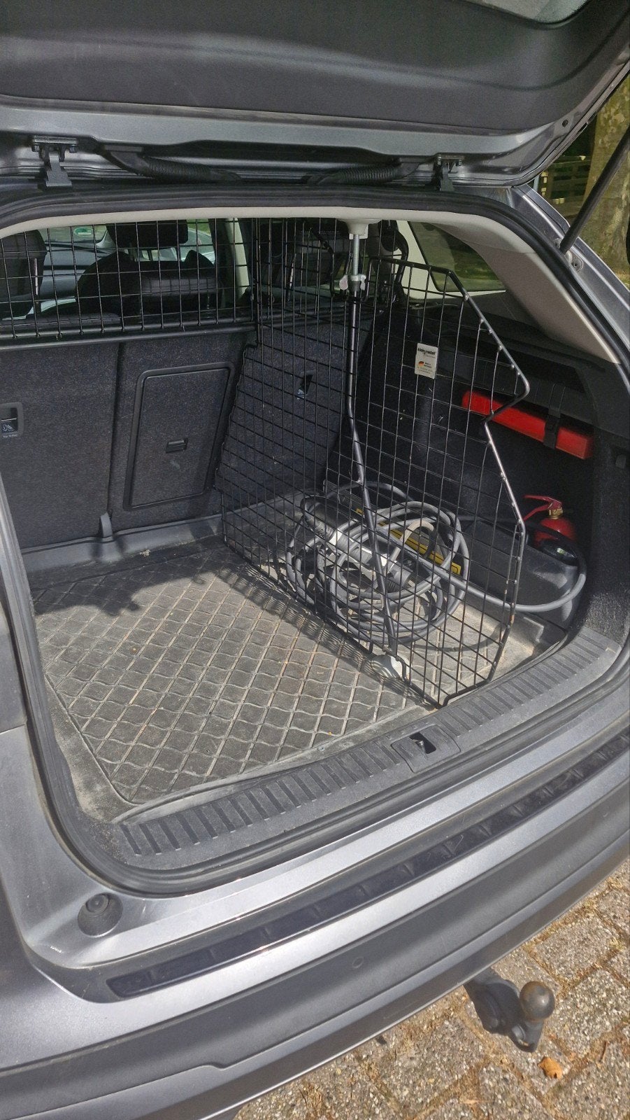 Skoday Enyaq hondenrek / Kofferbakrek, Auto diversen, Hondenrekken, Ophalen, Gebruikt