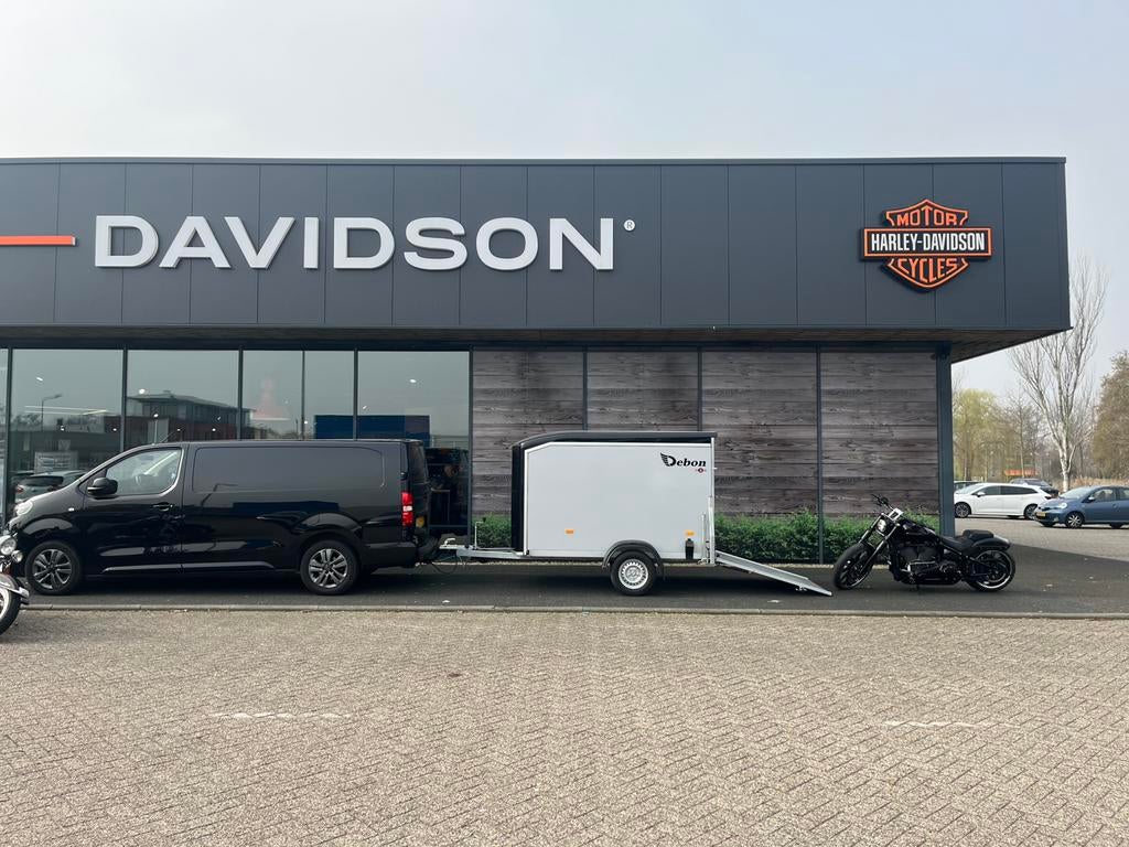 Te huur: gesloten motoraanhanger, motorambulance, aanhanger, Ophalen