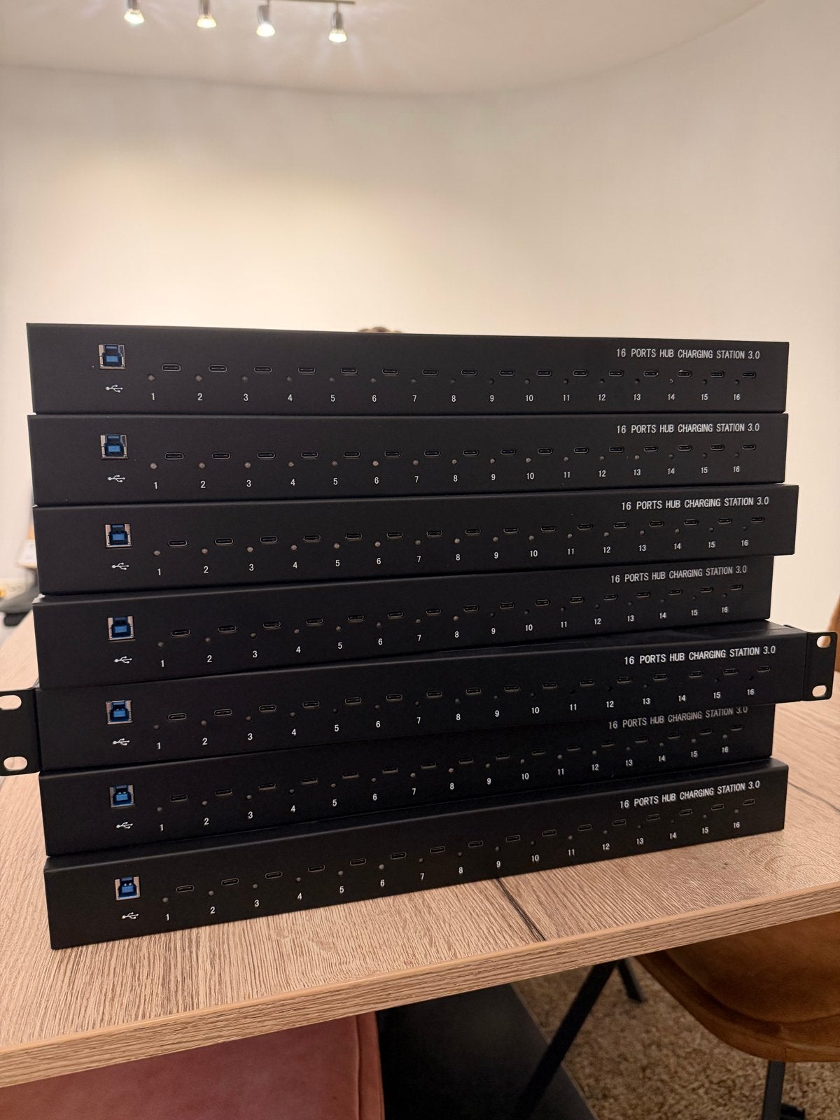 16-poorts USB-C laad- en synchub 200W – meerdere stuks, Computers en Software, Ophalen of Verzenden, Zo goed als nieuw, USB-hub