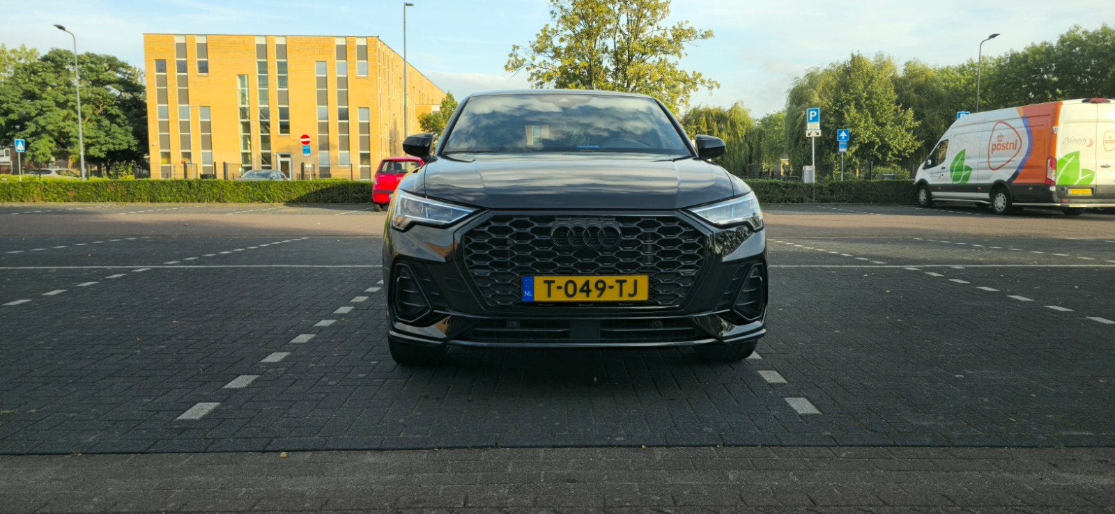 Audi Q3 45 Tfsi e 245pk Phev S Tronic 2024 Zwart, Auto's, Zwart, Zwart, 1395 cc, Dealer onderhouden