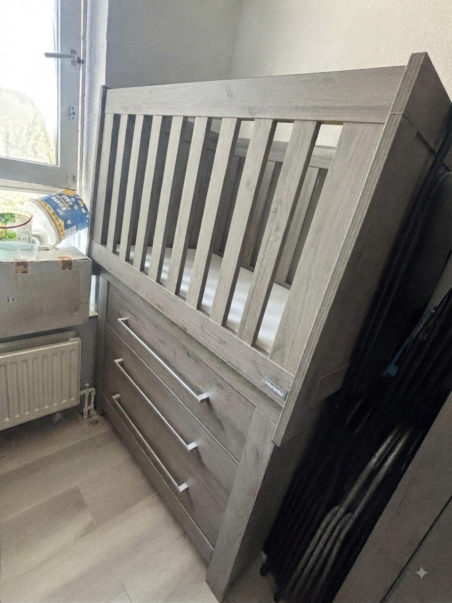 Babybedje en commode - Grijs hout, Ophalen, Gebruikt, 140 tot 160 cm, 70 tot 85 cm