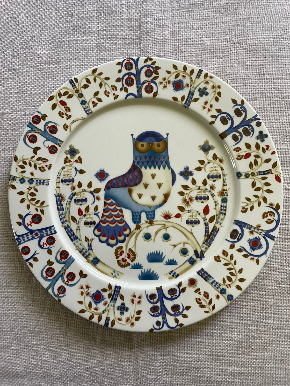 Littala Taika serveer bord wit 30 cm. met uil.  iittala  🦉, Nieuw, Ophalen of Verzenden, Bord(en), Overige stijlen