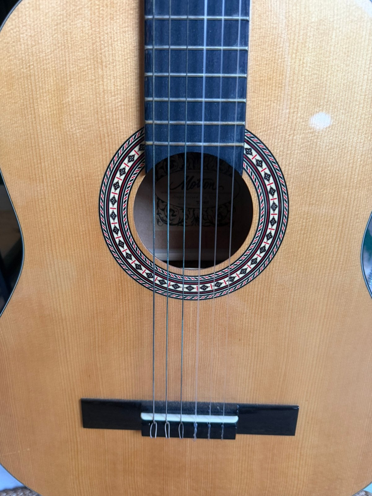 Foto 4 van Klassieke spaanse gitaar met gitaartas