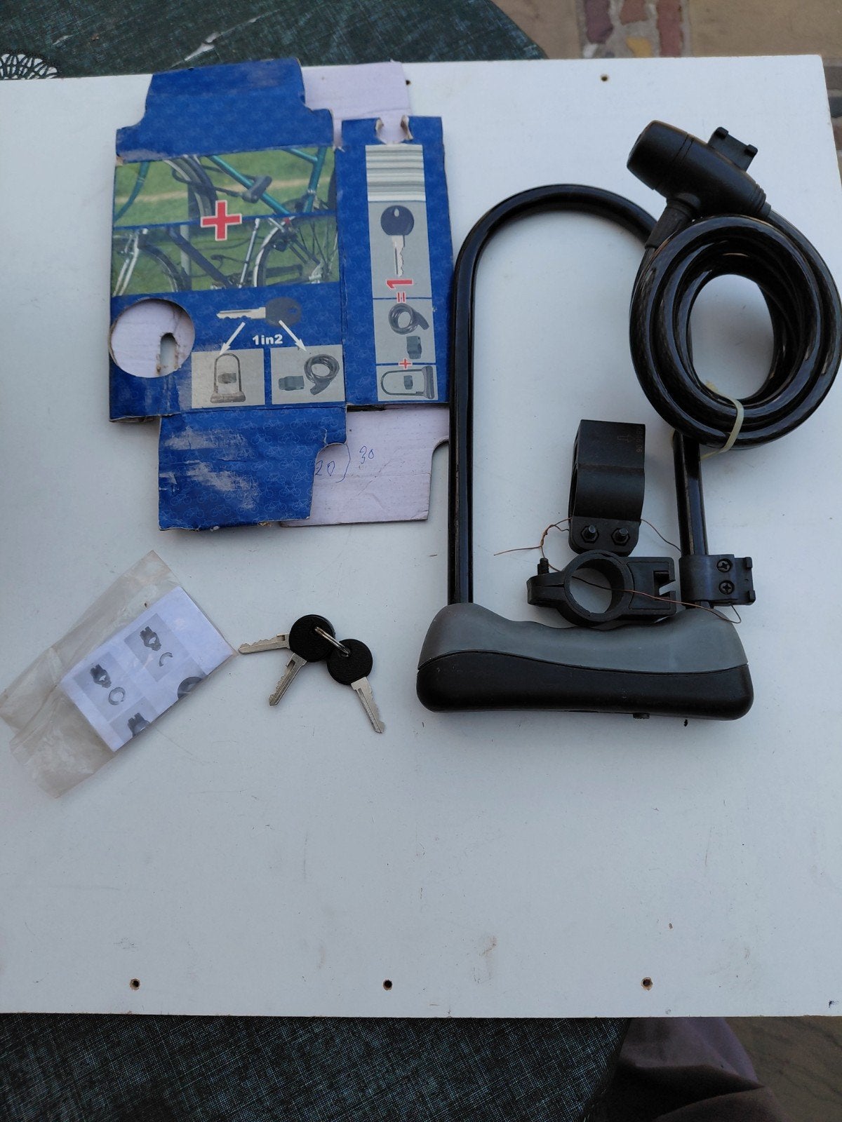 Te koop fiets of brommer slot beugel +stalenkabel  in een, Ophalen of Verzenden, Nieuw
