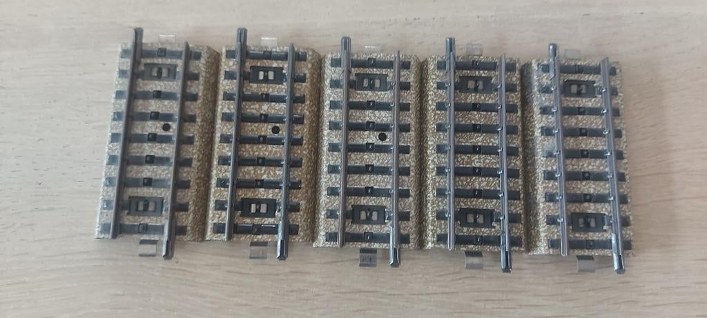 5 rechte Märklin m-rails passtukjes artnr 5108, Wisselstroom, Rails, Ophalen of Verzenden, Zo goed als nieuw
