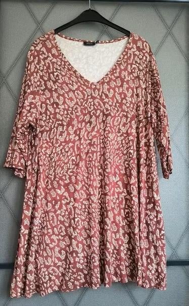 Mooi rood tinten A-lijn tuniek merk Yesta maat 52/54, Kleding | Dames, Verzenden, Blouse of Tuniek, Rood, Nieuw