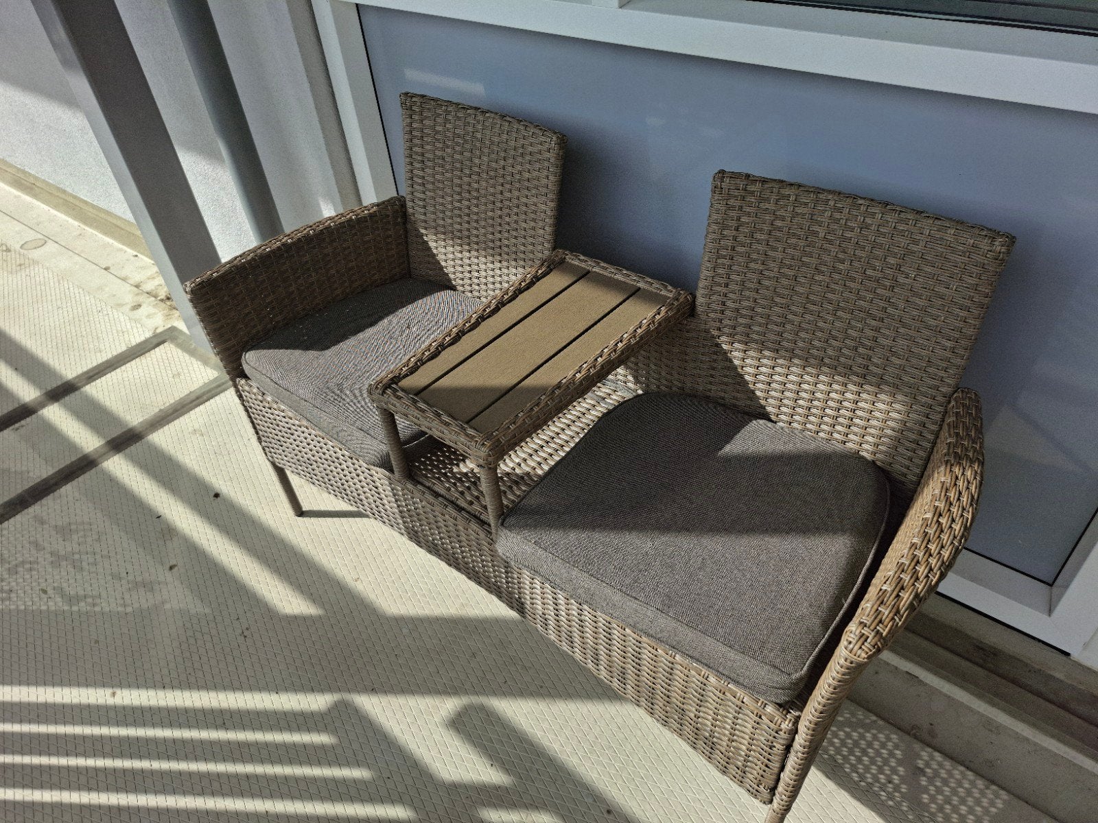 Tuinbankje met kussens en tafeltje, Tuin en Terras, Ophalen, Zo goed als nieuw, Wicker