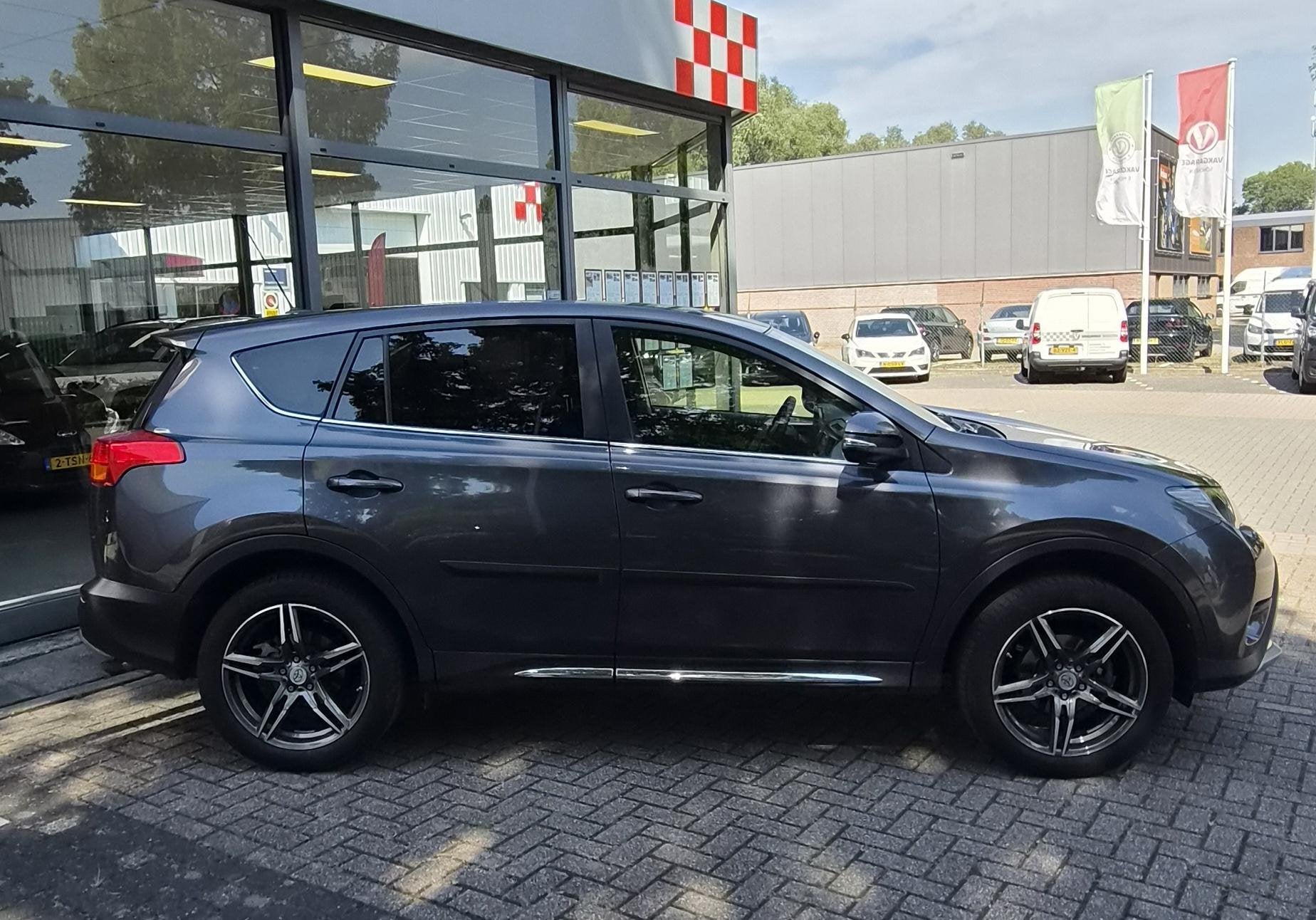 Toyota RAV4 2.0 Executive Business 4WD |19 inch LM|Navi|Leer, Gebruikt, Euro 6, 4 cilinders, 2000 kg