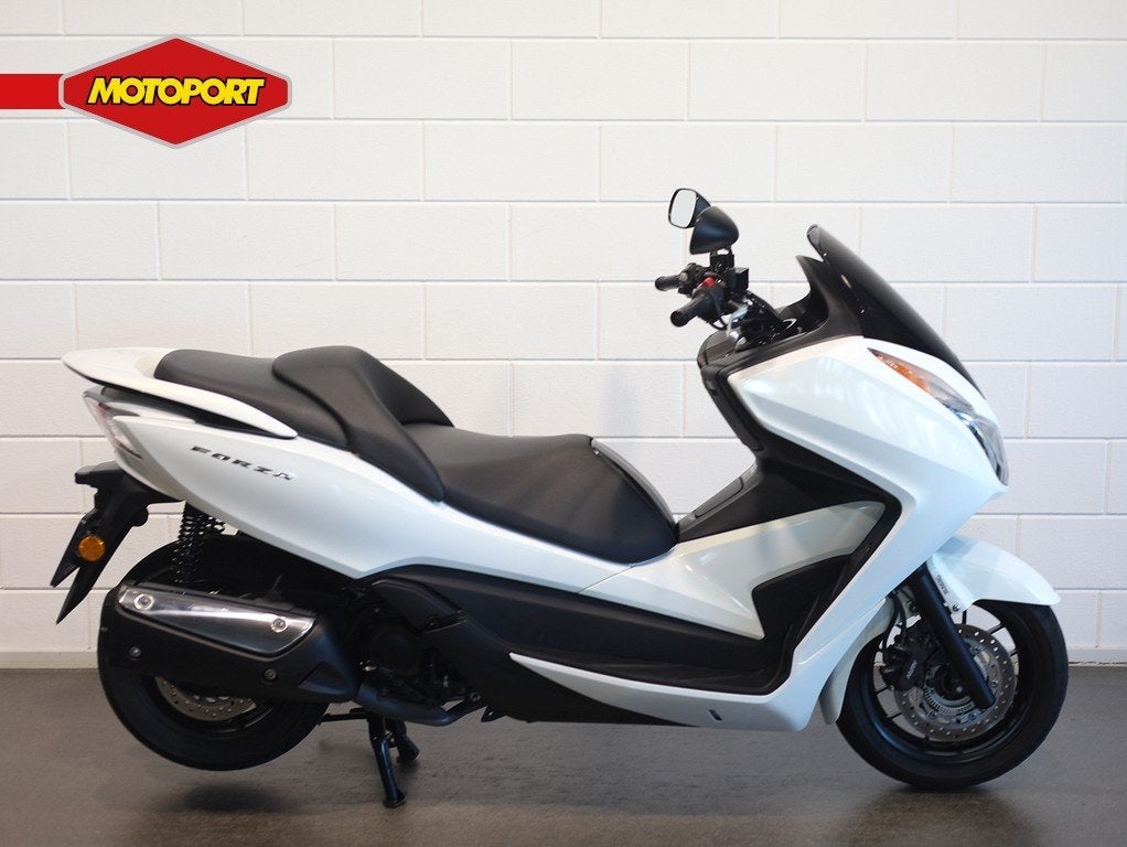 Honda NSS 300 FORZA (bj 2014), Scooter, Mc.benelux@honda-eu.com, Honda Motor Europe Ltd Netherlands branc, Wijngaarderveld 1
9300  AALST, BE