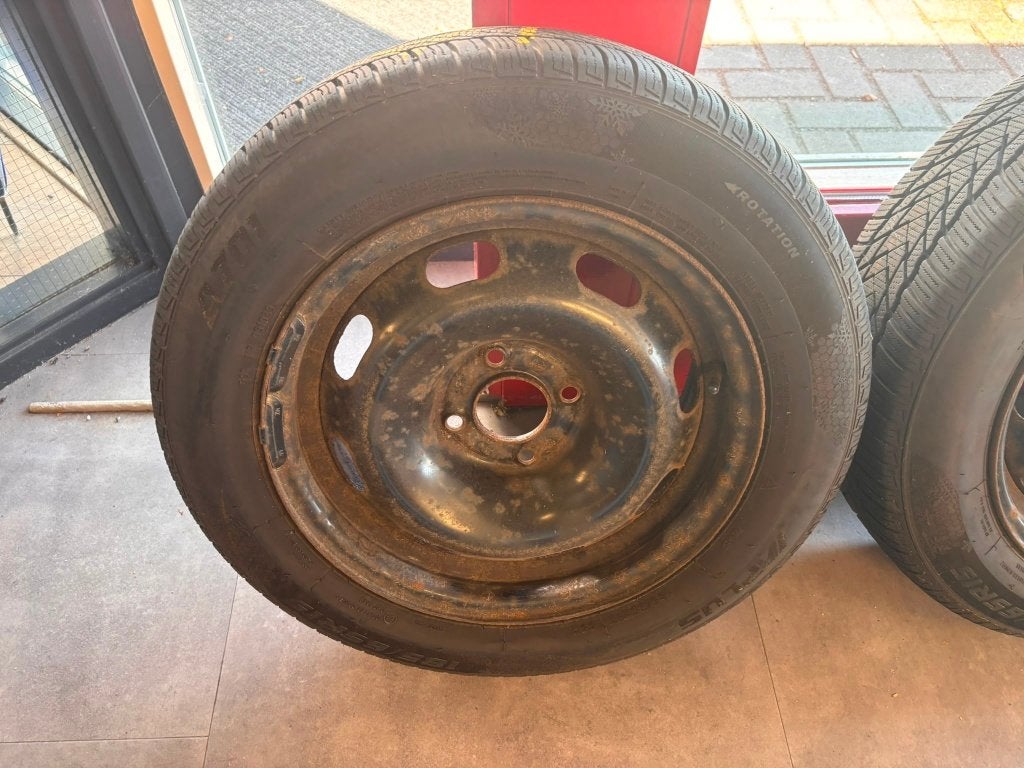 Winterbandenset velg C3 Picasso | Citroën C3 | Peugeot 208, Ophalen, Gebruikt, 15 inch, Banden en Velgen