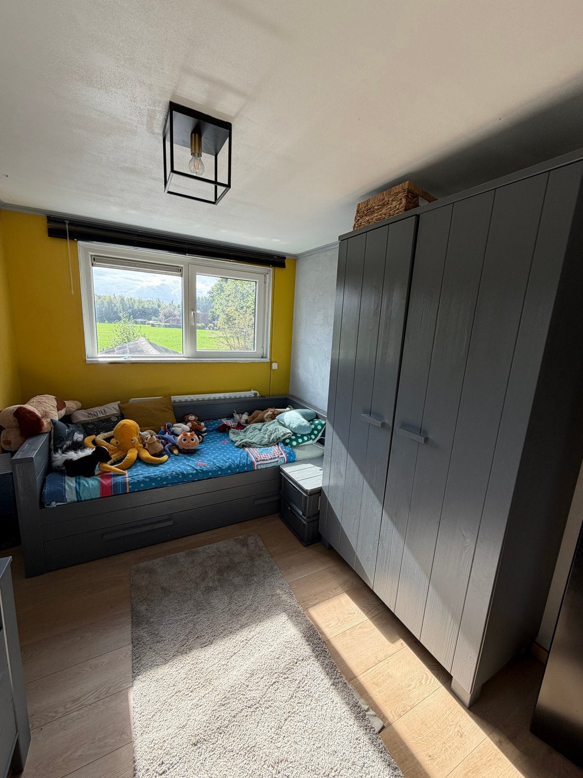 Complete kinderkamer set: Kast, bed, bureau en kratten, Ophalen, Gebruikt, 100 tot 150 cm, 200 cm of meer