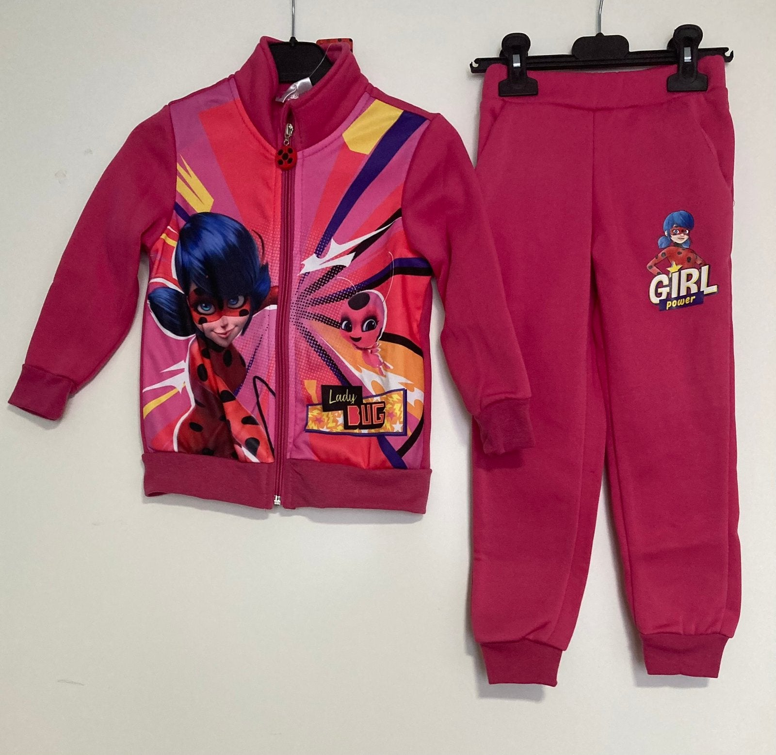 Nieuw miraculous / ladybug joggingpak / set roze maat 110, Ophalen of Verzenden, Nieuw, Meisje, Trui of Vest
