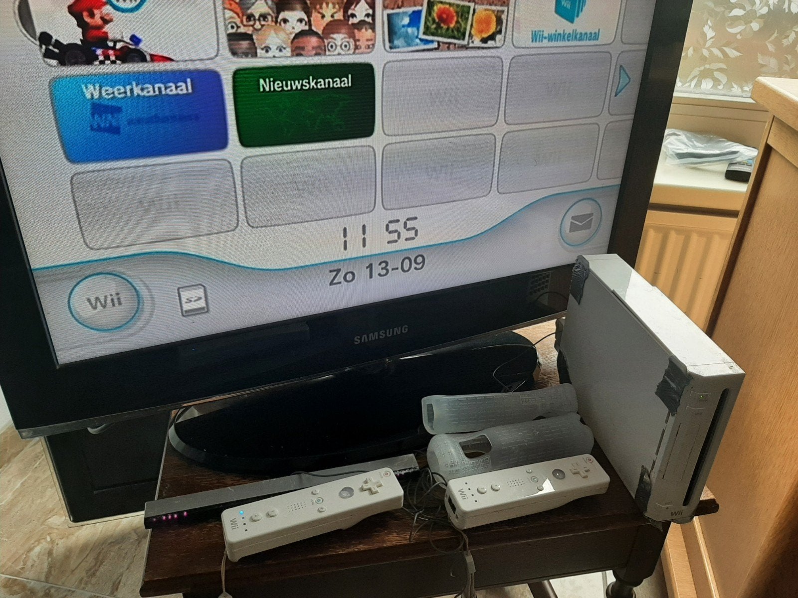Wii console met 2 controllers en game Mario kart, Spelcomputers en Games, Ophalen of Verzenden, Gebruikt, Met 2 controllers