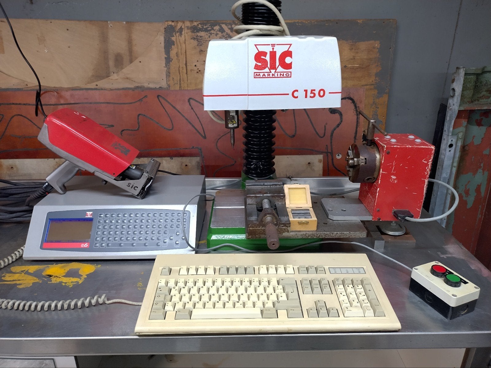 Puntmarkeermachine Sic E6 met Sic P6O, C150 en 3e as, Ophalen, Gebruikt