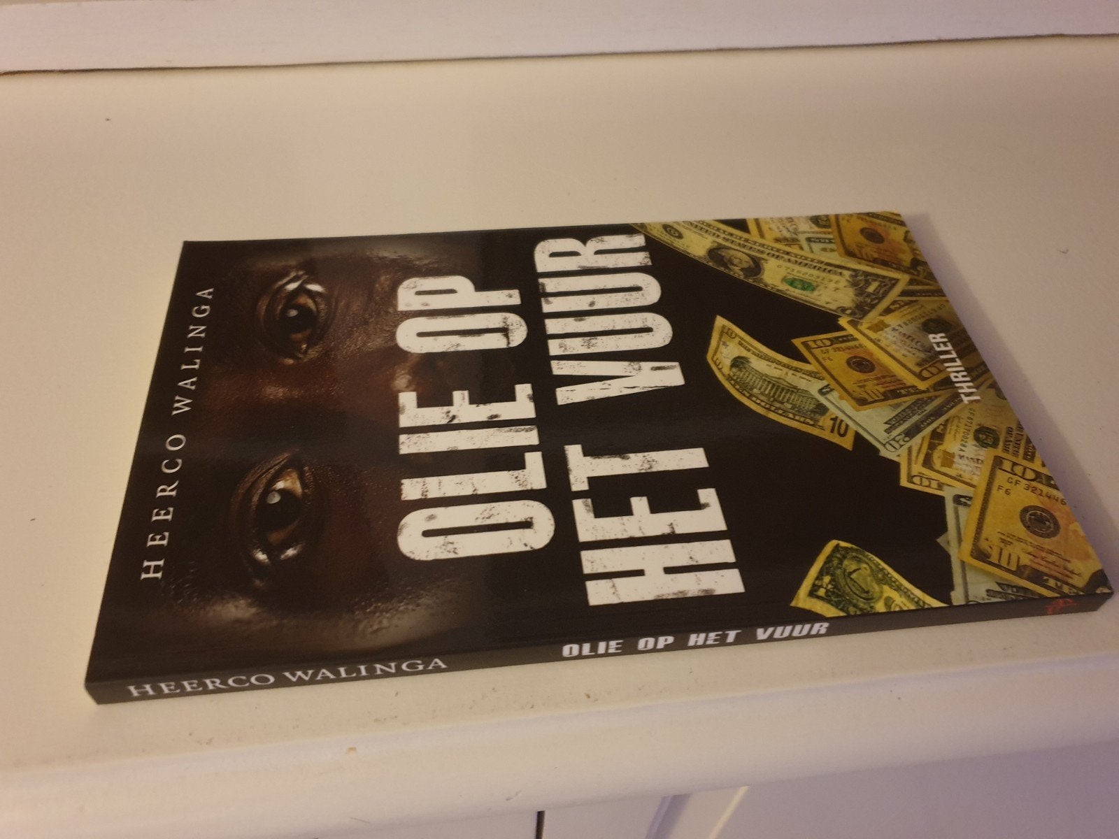 Heerco Walinga - Olie op het vuur, Boeken, Ophalen of Verzenden, Gelezen