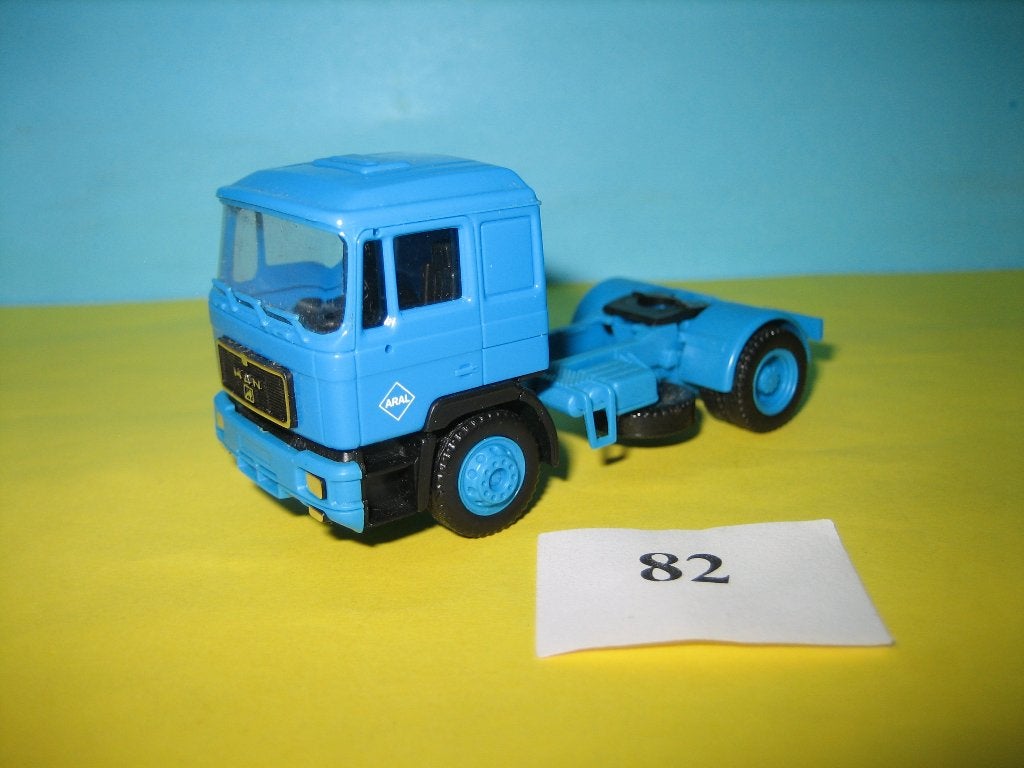 Tr-82  Aral  MAN  truck  blauw  Herpa, Hobby en Vrije tijd, Modelauto's | 1:87, Ophalen of Verzenden, Zo goed als nieuw, Bus of Vrachtwagen