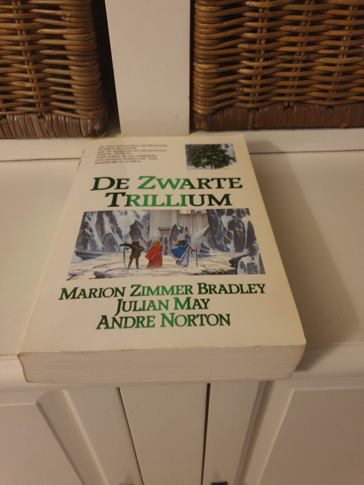 Marion Zimmer Bradley - Zwarte trillium, Ophalen of Verzenden, Gelezen