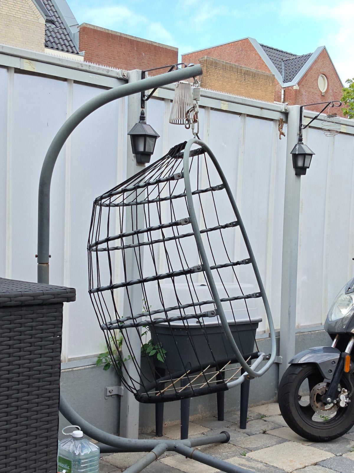 Comfortabele hangstoel voor buiten - Ontspanning in de tuin, Tuin en Terras, Tuinstoelen, Ophalen of Verzenden, Gebruikt, Metaal