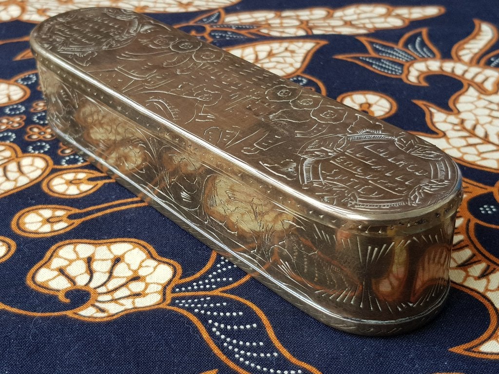 Mooie antieke zeeman tabaksdoos van bewerkt koper 17,5 cm., Ophalen of Verzenden, Koper