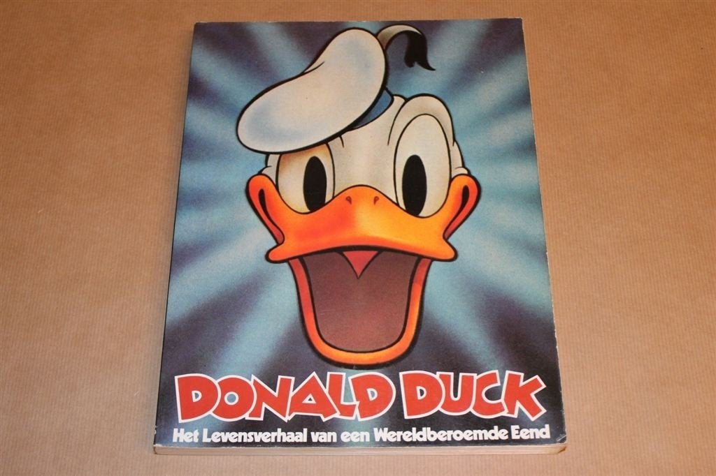 Donald Duck - Het levensverhaal van een wereldberoemde eend, Eén stripboek, Ophalen of Verzenden, Zo goed als nieuw