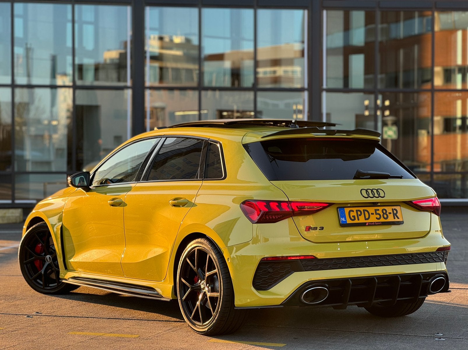 AUDI RS3 2.5 TFSI 400PK+ S-tronic Quattro Maxton PANO 2023!, Automaat, RS3, Met garantie (alle), Lichtsensor
