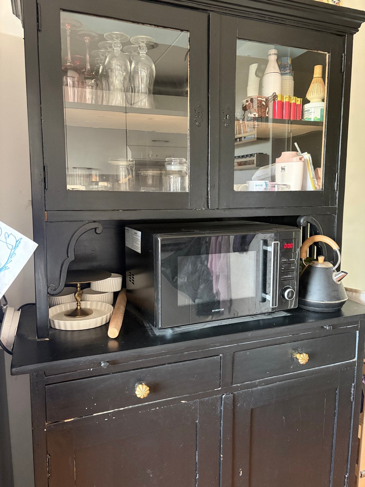 Zwart dressoir/buffetkast met lades en planken, Huis en Inrichting, Kasten | Buffetkasten, Ophalen, Gebruikt, 100 tot 150 cm, Met lade(s)