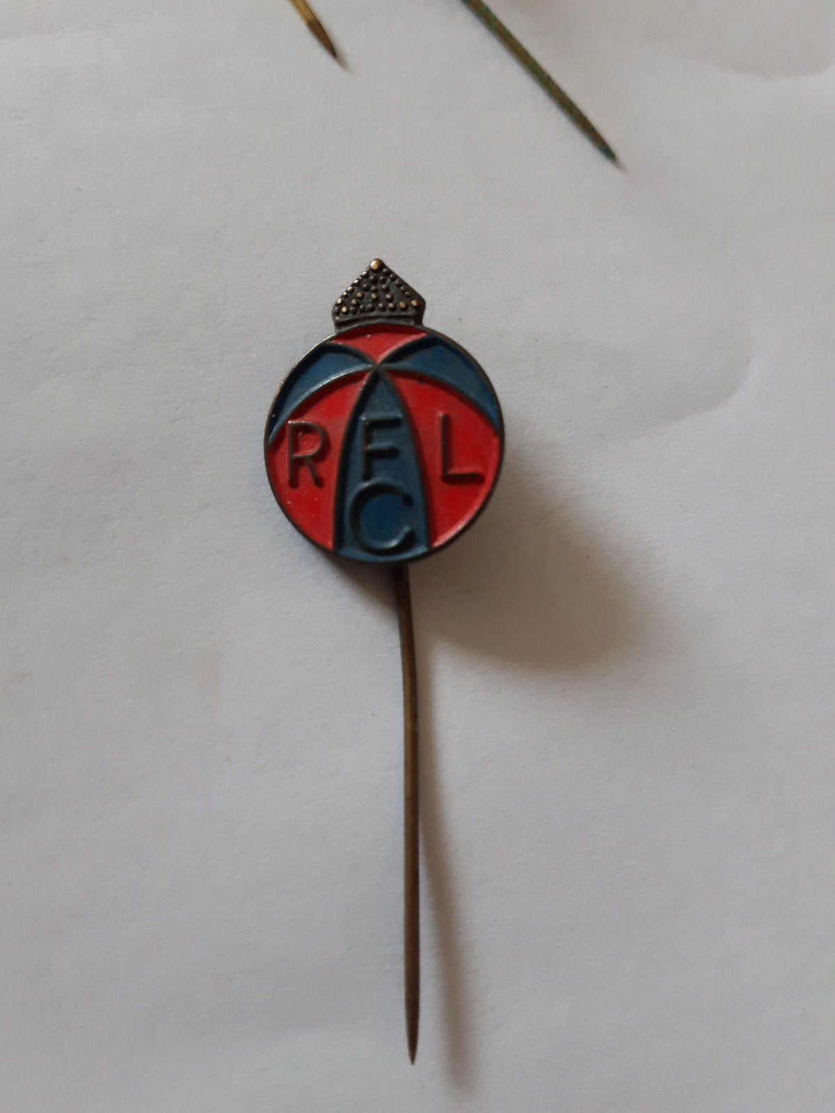 Speldje RFLC, Ophalen of Verzenden, Zo goed als nieuw, Sport, Speldje of Pin