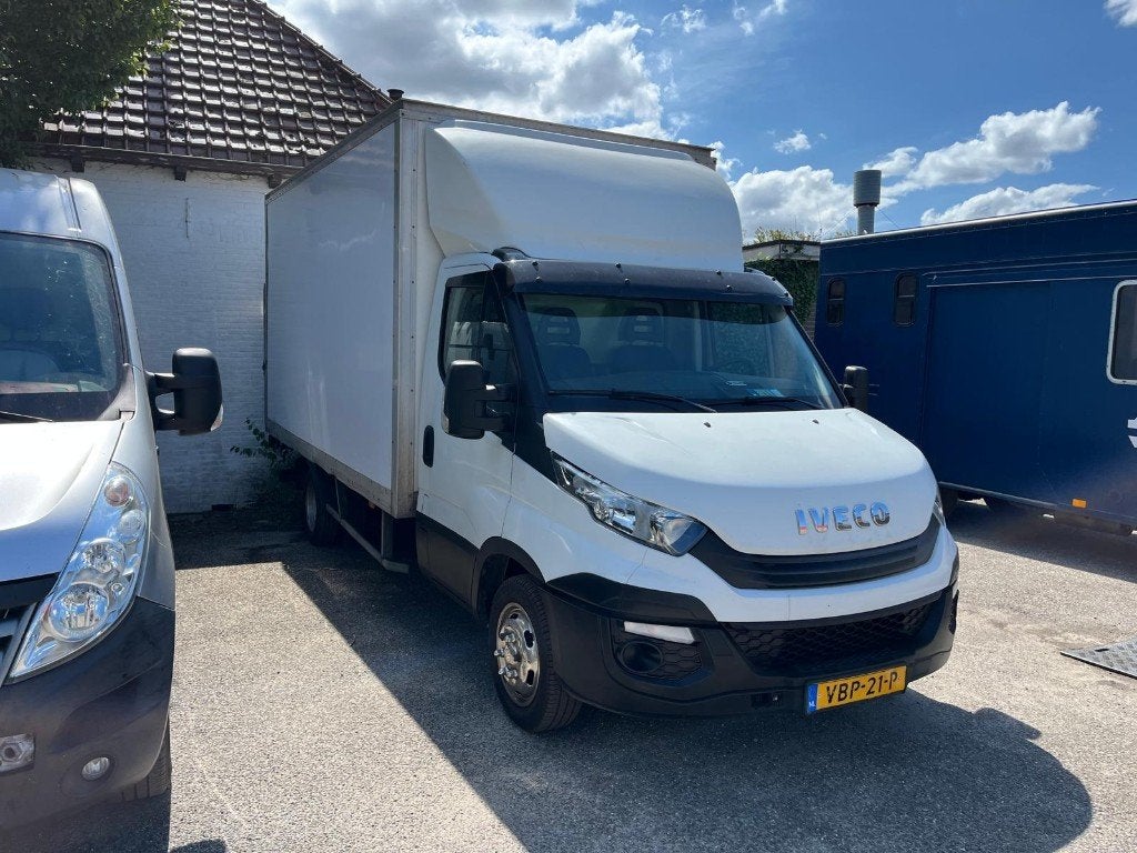Verhuur Iveco Daily - 3500kg trekgewicht - Diesel - Laadklep, Ophalen, Zo goed als nieuw