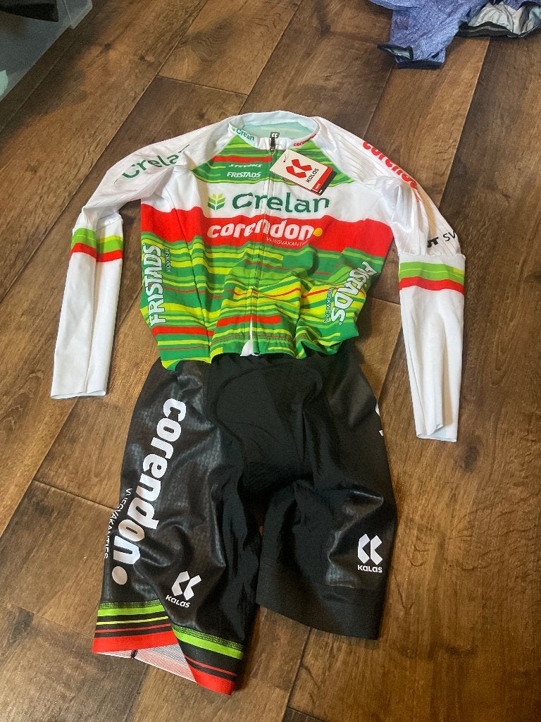 Team Crelan Corendon heren aeropak nieuw maat M, Nieuw, Ophalen of Verzenden, Bovenkleding, Heren