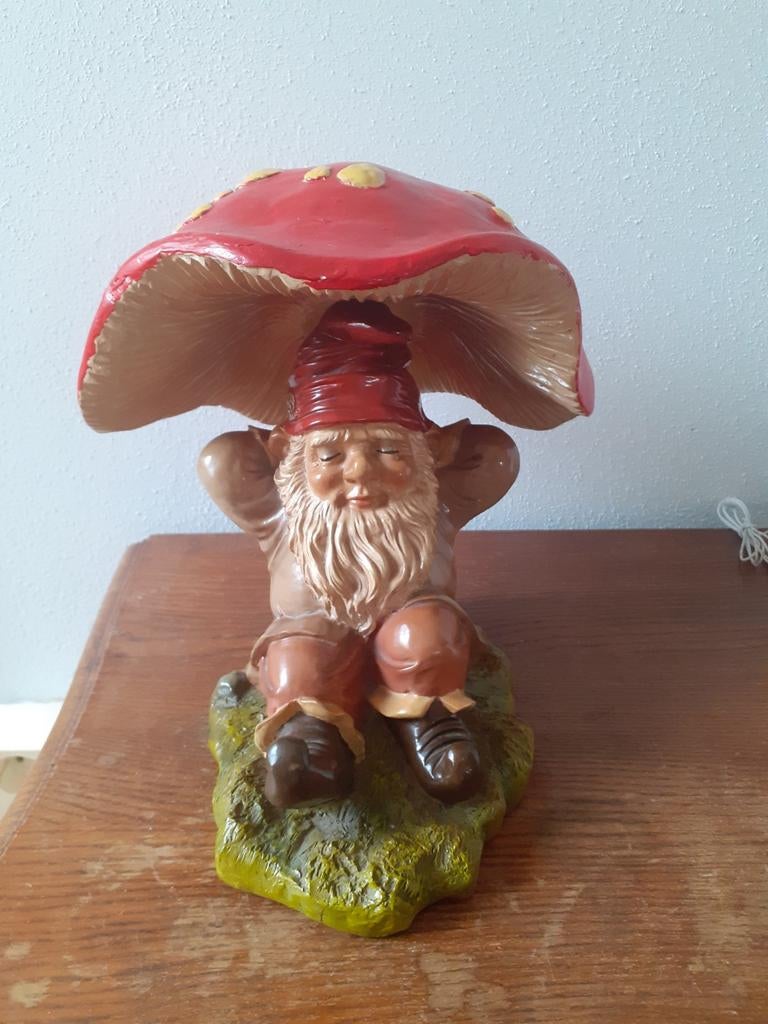 Kabouter onder paddestoel., Ophalen of Verzenden