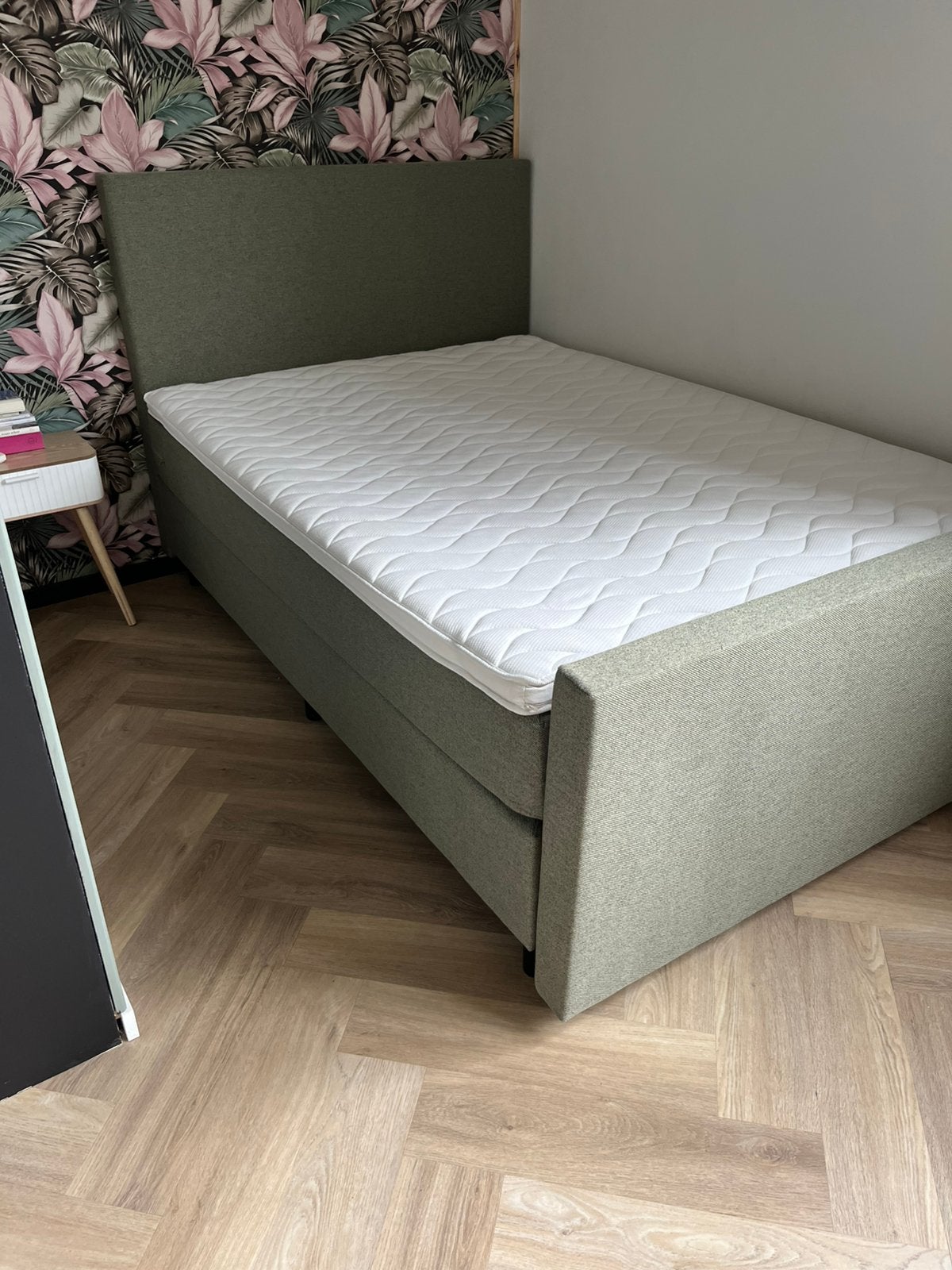 Boxspring olijfgroen nieuwstaat bon aanwezig, Ophalen, Tweepersoons, 140 cm, Zo goed als nieuw