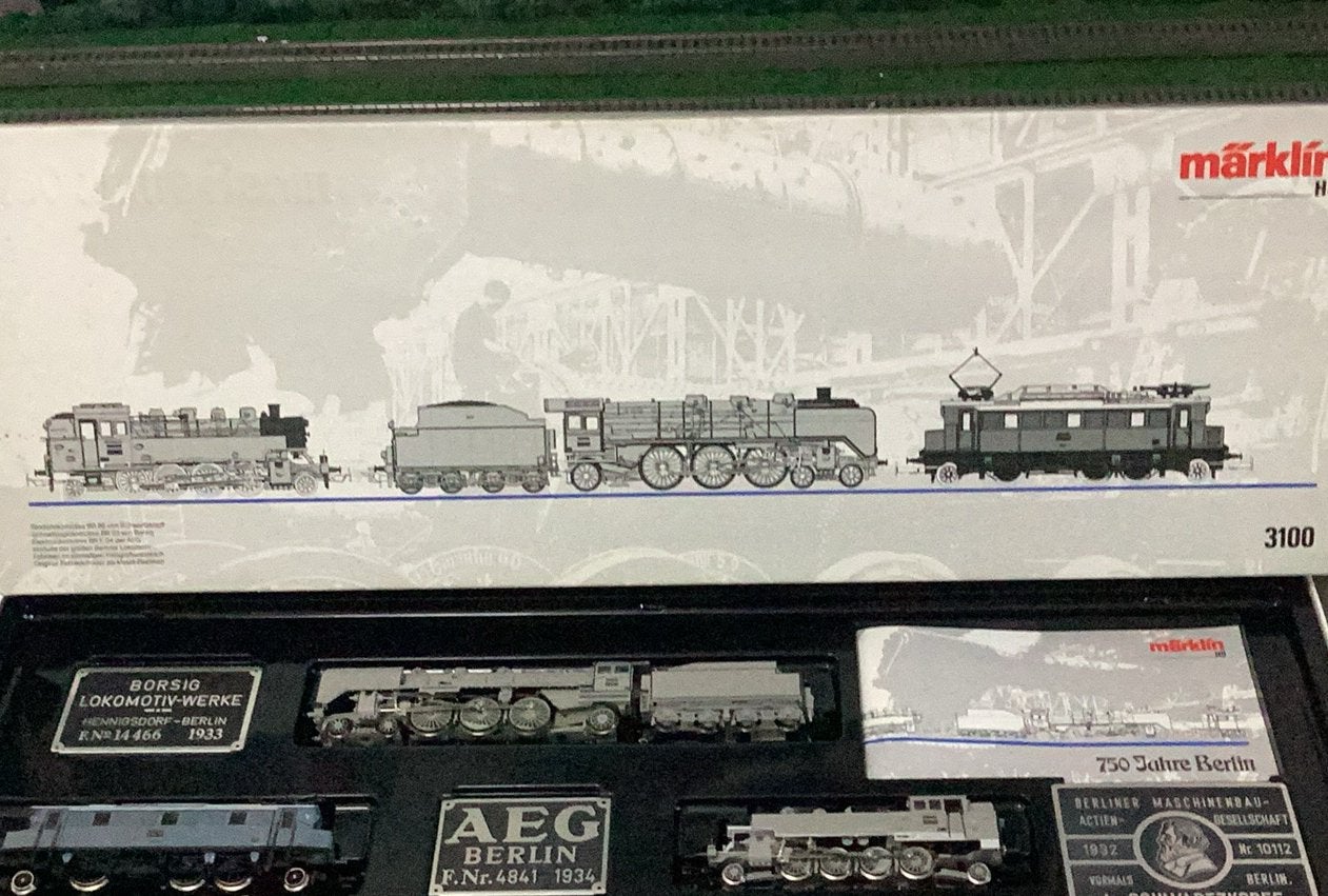 Marklin 3100 jubileum set 750 jaar 3 locomotieven als nieuw, Wisselstroom, Locomotief, Ophalen of Verzenden, Zo goed als nieuw