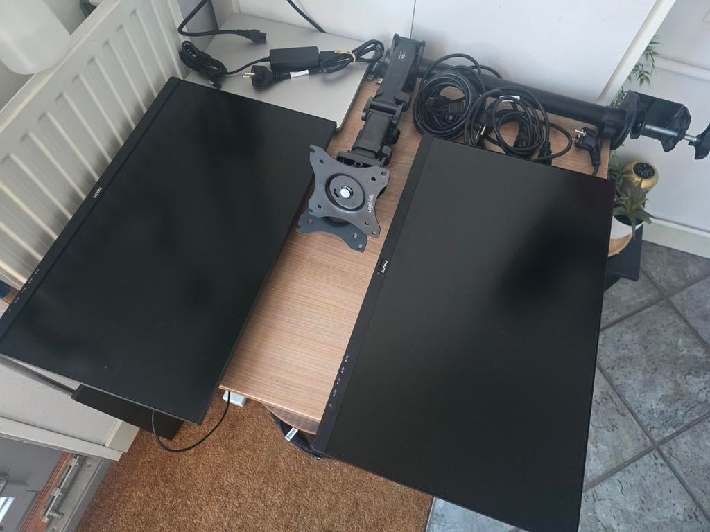 Thuiswerk pakket - 2 x monitor + monitorarm + kabels!, Computers en Software, Monitoren, Ophalen of Verzenden, Zo goed als nieuw