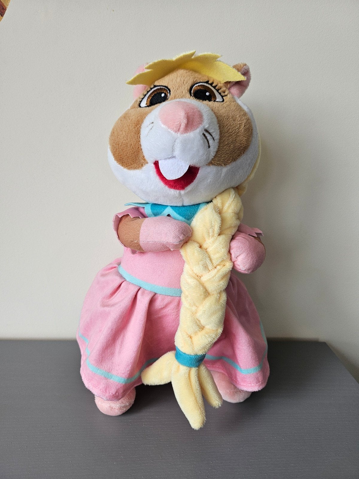 AH Knuffel Hamster Rapunzel met Vlecht - Zo goed als nieuw, Overige merken, Disney, Hamster, Ophalen of Verzenden