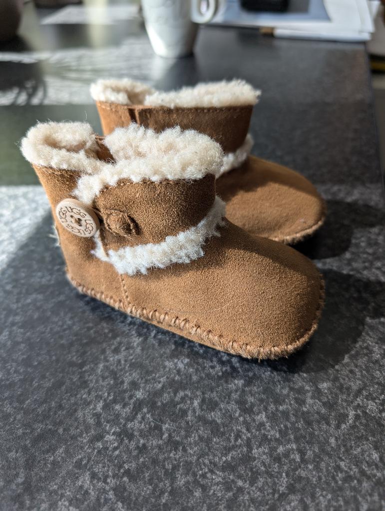 UGGS maat 19, Kinderen en Baby's, Schoentjes, Meisje, Ophalen of Verzenden, Zo goed als nieuw