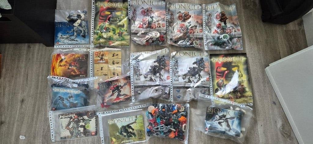 Lego Bionicle 14 stuks met boekje & restspullen (lees tekst), Lego, Ophalen of Verzenden, Zo goed als nieuw, Complete set