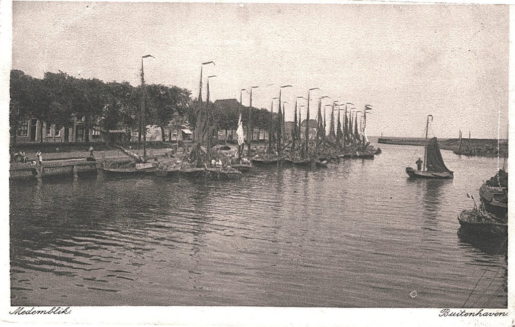 700138	Medemblik	Buitenhaven	_Zegel gedeeltelijk verwijderd