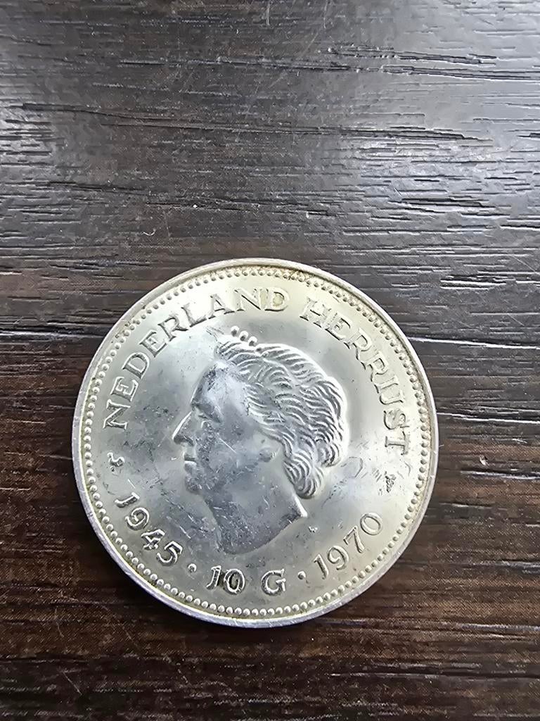 Zilveren 10 Gulden Munt 'Nederland Herrijst 1945-1970', Koningin Juliana, Zilver, Ophalen of Verzenden, Losse munt