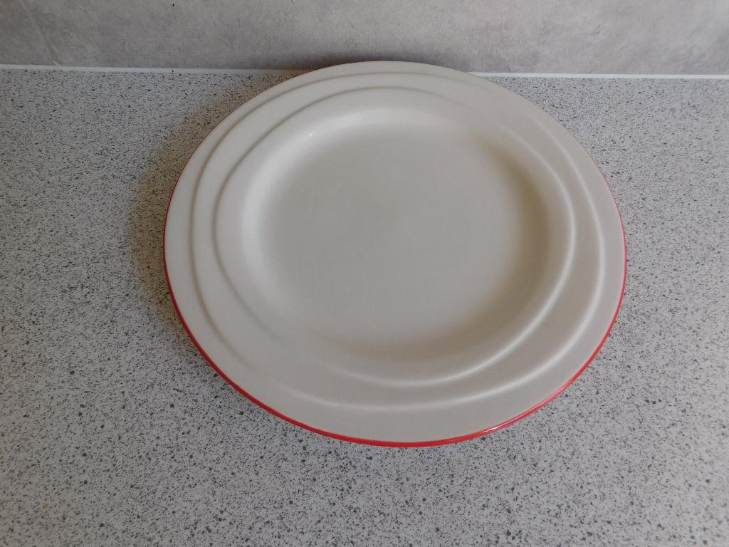 Bord 21 cm. Wit Rode Rand Waves Jamie Oliver, Ophalen of Verzenden, Zo goed als nieuw, Bord(en), Overige stijlen